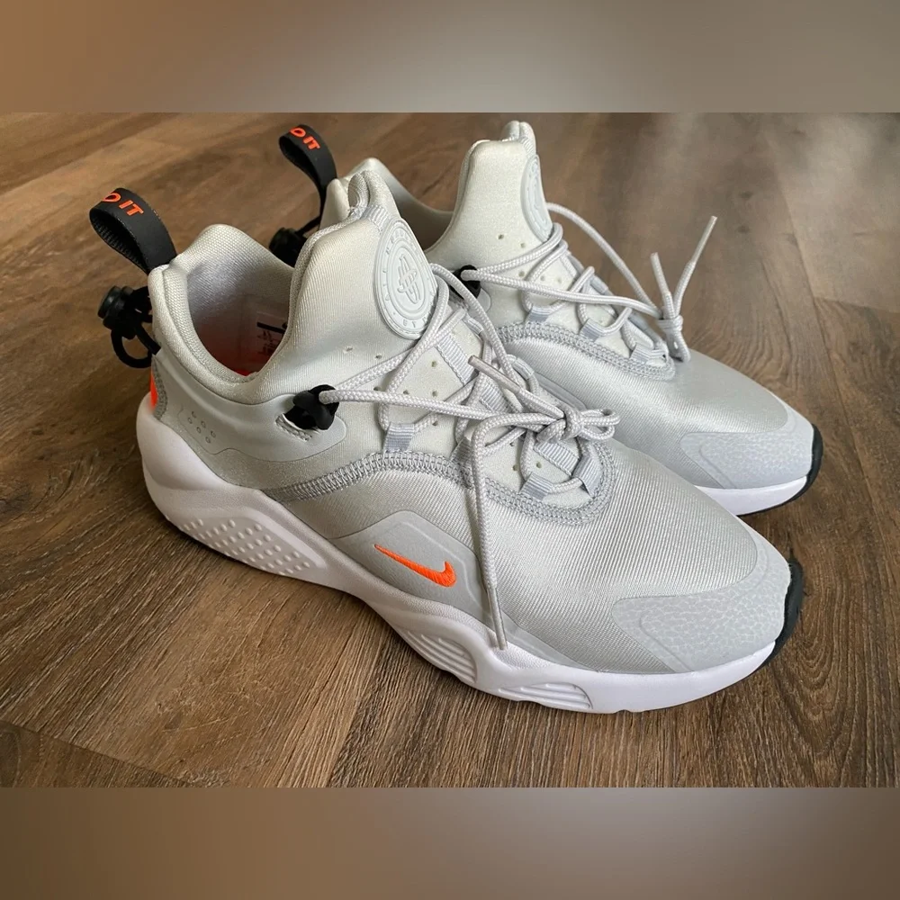 Nike Air Huarache City Move Pure Platinum Crimson size 8.5 - Picture 2 of 16